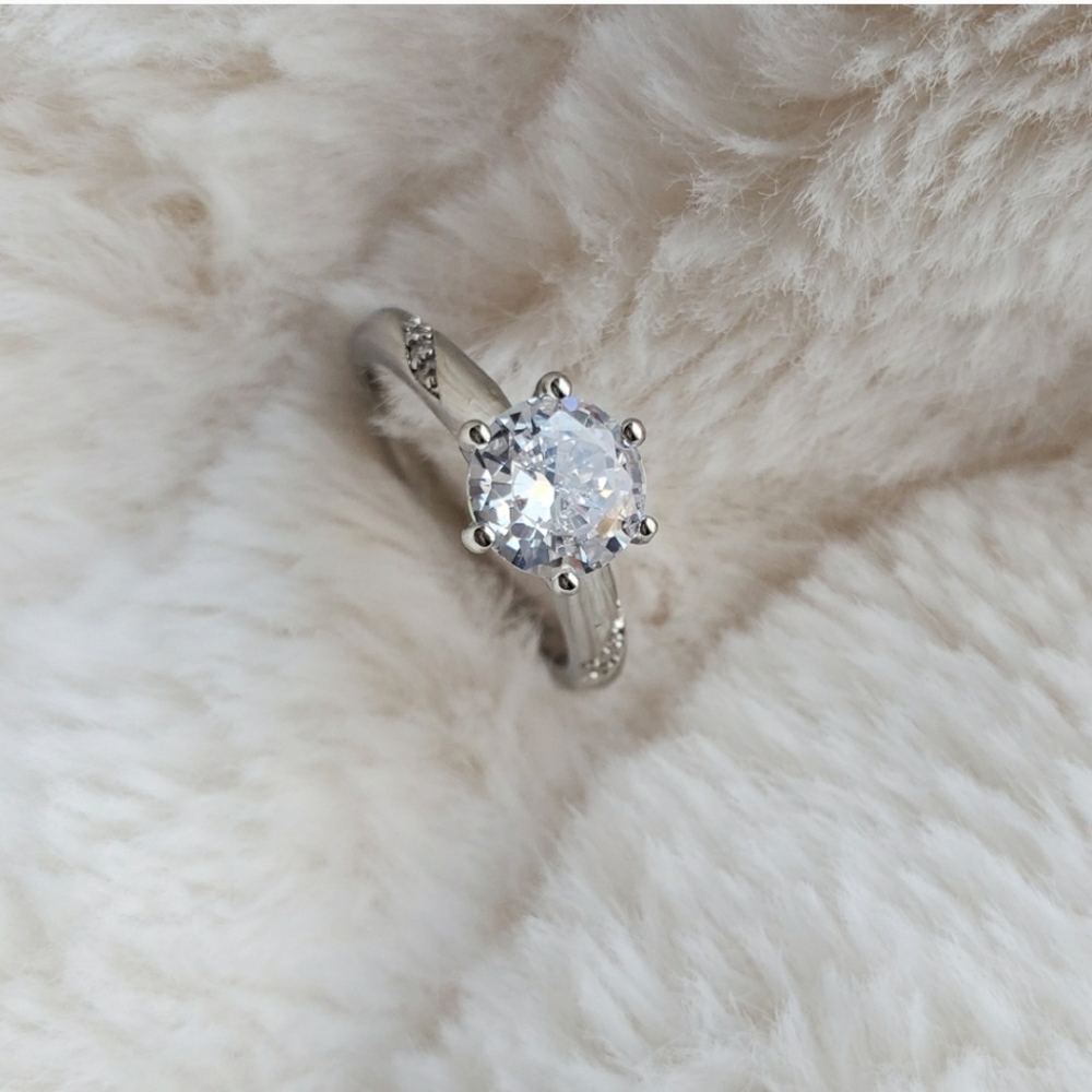 New Classic Wedding/Engagement Ring - Picture 10 of 12